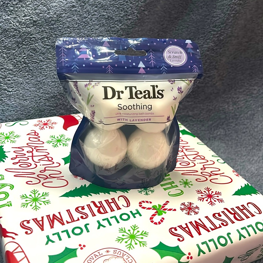 Great Stocking Stuffer!! 
4pk Bath Bombs w/Lavender